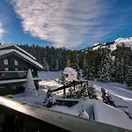 Le Lana Hotel 4*